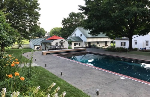 Refton Casa | refinished barn with pool table, ping pong, pool and hot tub!