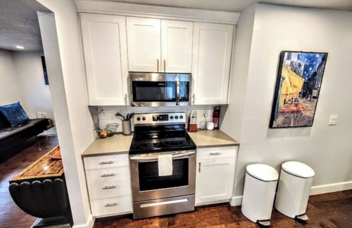 South Salt Lake Casa | Reflection Bnb - 3 Kings, 4 Tvs, 2 Baths, Garage
