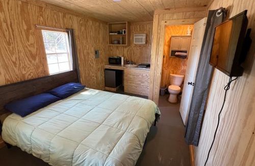 Jacksboro Casa | Reflection Cabin on Lake Godstone