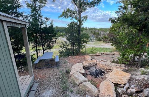 Jacksboro Casa | Reflection Cabin on Lake Godstone