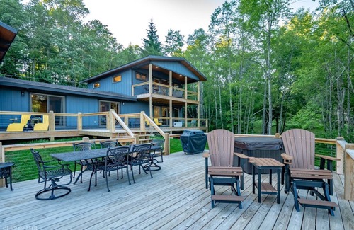 Timberline Casa | Reflections - 128 Lakeview Road