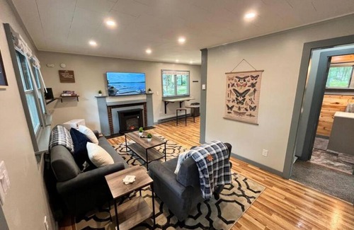 White Mills Casa | Reflections at the Lake