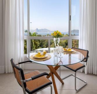 Gloria Apartamento | Reformado e confortável, vista mar no coração do Rio