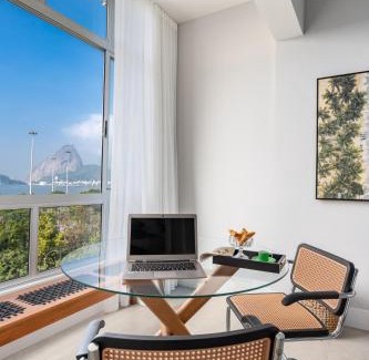 Gloria Apartamento | Reformado e confortável, vista mar no coração do Rio