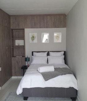 Edenvale Casa | Refresh Cottage near OR Tambo Airport & Greenstone
