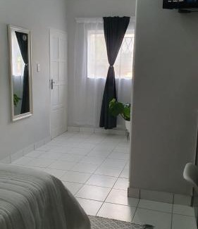 Edenvale Casa | Refresh Cottage near OR Tambo Airport & Greenstone