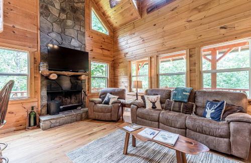 Sautee Nacoochee Casa | Refreshed Cabin with Spa and Private Deck in Sautee Nacoochee, Georgia