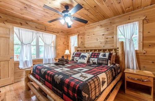 Sautee Nacoochee Casa | Refreshed Cabin with Spa and Private Deck in Sautee Nacoochee, Georgia