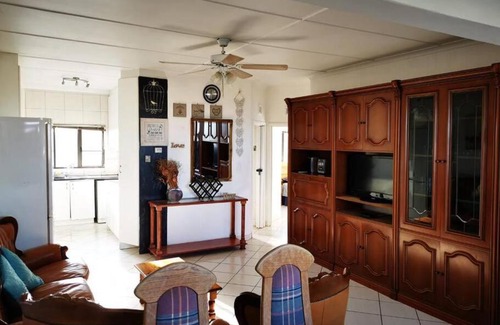 Kingsburgh Apartamento | Refreshing 3-Bedroom Family Unit On The Beach.