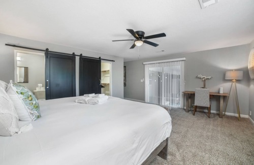 Stockton Casa | Refreshing 3 bedroom w/ Big Yard + Hot Tub + Garage Parking
