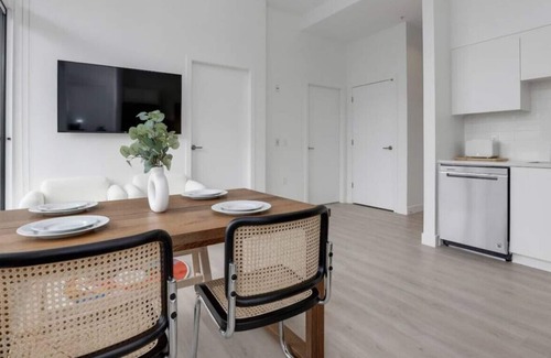 Fraserview Casa | Refreshing & New 3-Bedroom Vancouver Townhouse