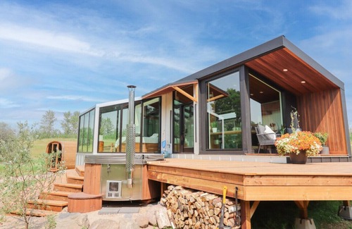 Central Alberta Casa | Refuge Bay Caelum Cabin - Luxury Off Grid Escape
