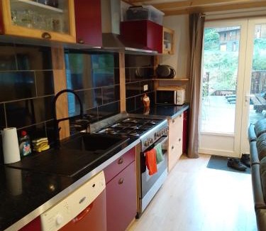 Saint-Jacques-des-Blats Apartamento | Refuge chaleureux pour des vacances en famille