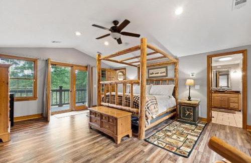 Griffin Casa | Refuge Ranch Lodge Cozy Log Cabin by the Lake Privacy Weddings