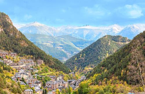 Arinsal Apartamento | Refugio de Montaña, Terraza con Vistas y Parking I AndBnB