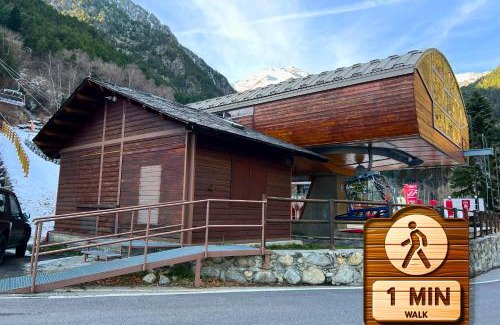 Arinsal Apartamento | Refugio de Montaña, Terraza con Vistas y Parking I AndBnB