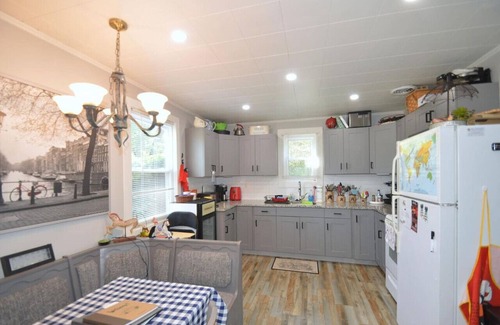 Berkeley Springs Casa | Refugio - wifi, fire pit, zen garden, town location, artsy vibe