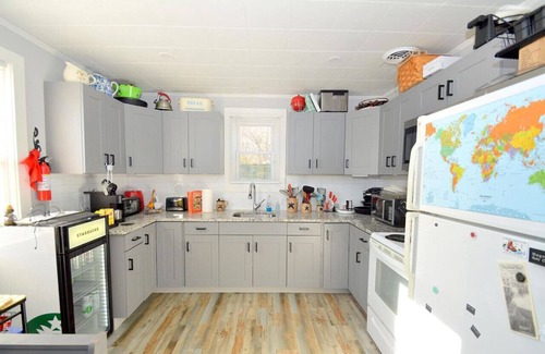 Berkeley Springs Casa | Refugio - wifi, fire pit, zen garden, town location, artsy vibe