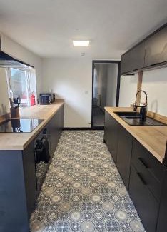 Gillingham Casa | Refurbished 4-Bed Home Near Hospital & Station