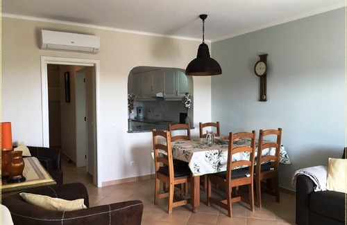 Alpouvar Apartamento | ¡Apartamento reformado de lujo en esquina en planta baja con orientación sur! Cable, WiFi y Airco