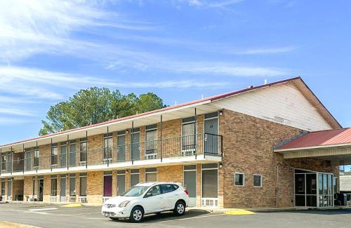 Guntersville Hotel | Regal Inn Guntersville By OYO Hwy 431