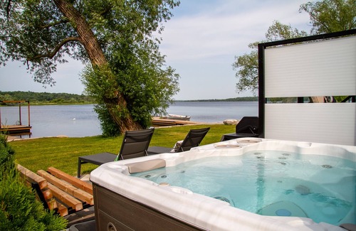 Trent Hills Casa | Regal Retreat: Cabin 1. As seen on HGTV's Renovation Resort Season 1
