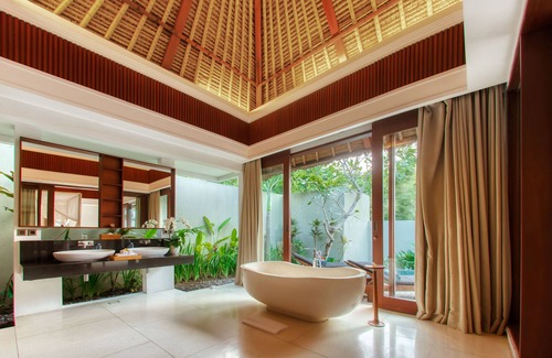 Batu Bolong Hotel | Regali Villa