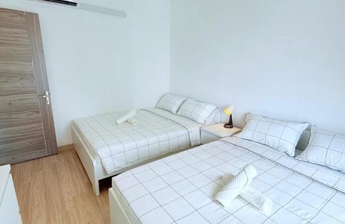 Gua Apartamento | Regalia 2B1R 8pax Condo Forest City GB H-1902