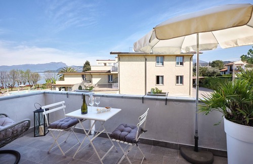 Cisano Apartamento | Regarda - moderno estudio "the beach", vista al lago cerca de la playa
