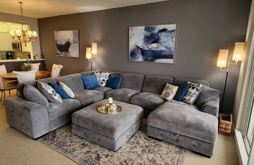 Pelican Bay Condominio | Regatta at Vanderbilt is an upscale condo - a 7 minute walk to the beach!