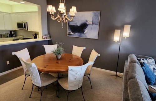 Pelican Bay Condominio | Regatta at Vanderbilt is an upscale condo - a 7 minute walk to the beach!