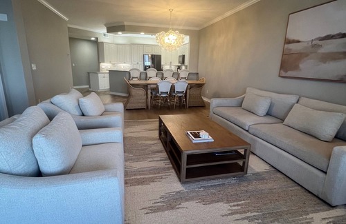 Pelican Bay Condominio | Regatta Waterfront 3 Bed/3 Bath Condo. Quick walk to the Vanderbilt Beach!