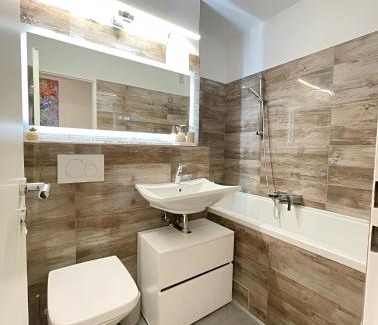 List Apartamento | REGENCY Apartments - Zentrale 50m2 Wohnung I Balkon I Wasserblick I WiFi I Netflix