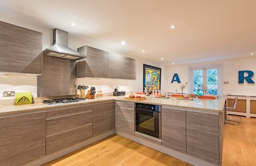 Deal Casa | Regency Beach House - a holiday let that sleeps 12 guests in 6 bedrooms