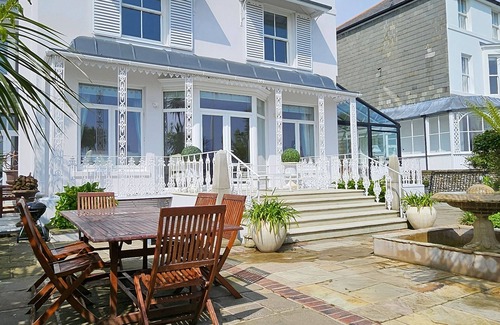 Deal Casa | Regency Beach House - a holiday let that sleeps 12 guests in 6 bedrooms