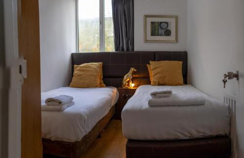 Euston Casa | Regent's Park Sleeps 8 Pet Friendly & Garden