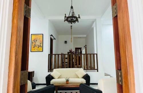 Thiranagama Casa | Regina Niwasa House