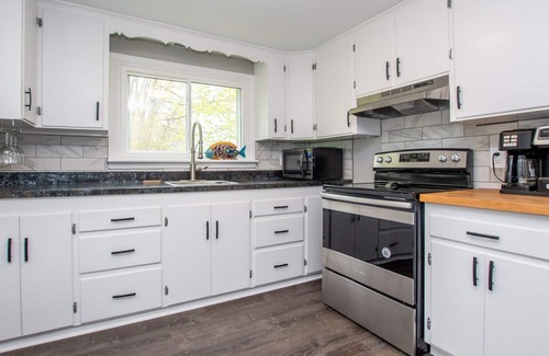 Romulus Cabaña | Regina's Cottage: Relaxing Cayuga Lake Getaway - Close to Ithaca!