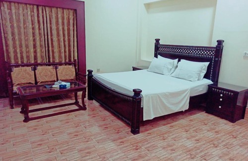 PECHS Casa | Rehaish Inn Guest House