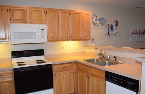 Rehoboth Beach Condominio | Rehoboth Beach Condo 2BR w/ Pools, Parking, and Tennis