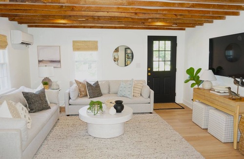The Pines Cabaña | REHOBOTH BEACH- In Town Boutique Cottage! 3 BD & 2 BA