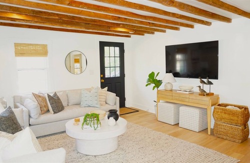 The Pines Cabaña | REHOBOTH BEACH- In Town Boutique Cottage! 3 BD & 2 BA