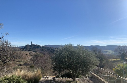 Reillanne Casa | Reillanne architect-designed house for 10 people with magnificent view and swimming pool.