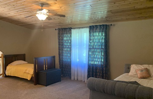 Christmas Cabina | Reindeer Lodge- Lake Superior, Kewadin Casino & Foggy's Steakhouse Near By
