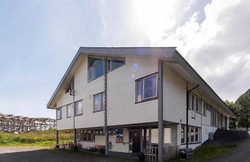 Reine Hostal | Reine Basecamp - Apartments & Rooms