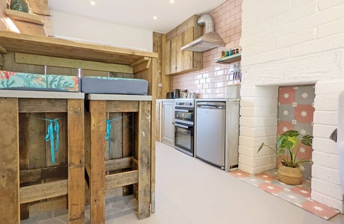 East Wittering Cabaña | Reiska, West Wittering - sleeps 6 guests in 2 bedrooms