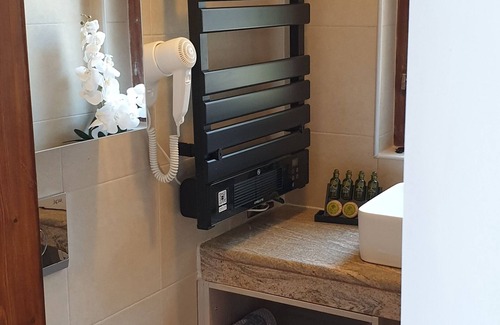 Stavros Cabaña | Reithron House, Newly Renovated Modern and Cozy Cottage
