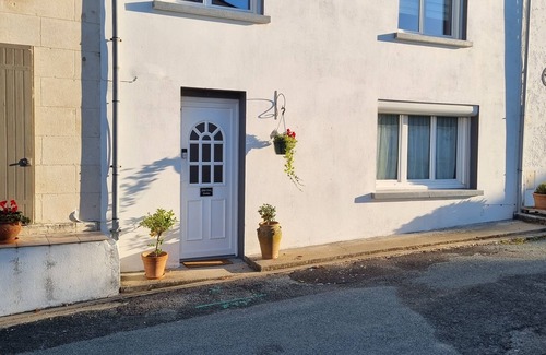 Chenac-Saint-Seurin-d'Uzet Casa | Relax, surrounded by vineyards, 15 mins from sandy beaches and restaurants.