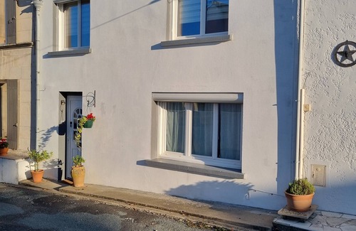 Chenac-Saint-Seurin-d'Uzet Casa | Relax, surrounded by vineyards, 15 mins from sandy beaches and restaurants.