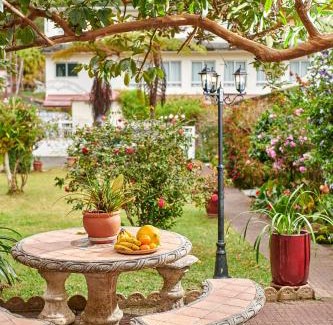 Hell-Bourg Cama Y Desayuno | Relais Des Gouverneurs